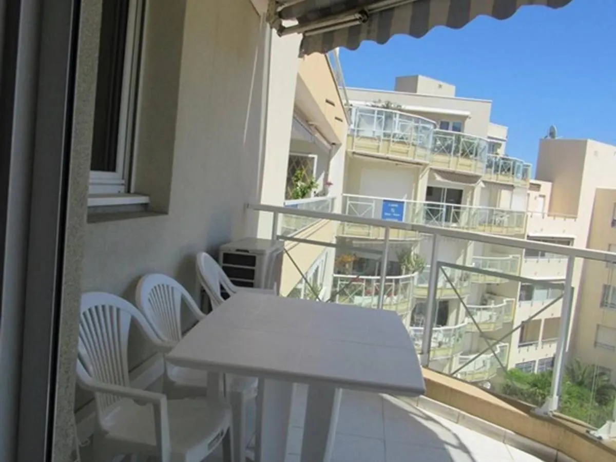 아파트 Appartement Calme Au Coeur De Cavalaire, Climatise Avec Terrasse, Parking Et Toutes Commodites - Fr-1-100-233